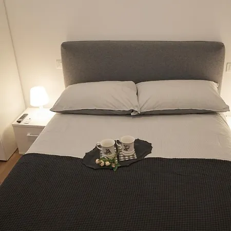 G62 Confortevole Bilocale Zona Stazione Lejlighed Milano